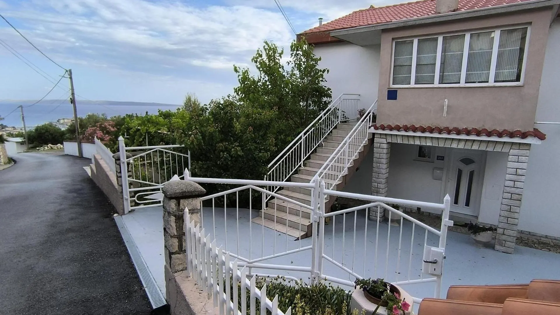 Panoramic view studio Palit